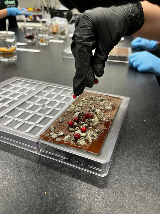 LAHJAKORTTI suklaalevytyöpajaan